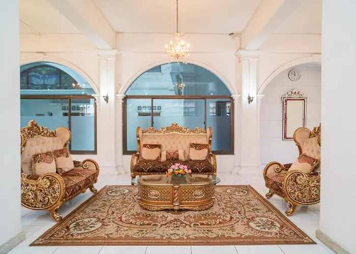 Reddoorz Plus At Hotel Surya Solo